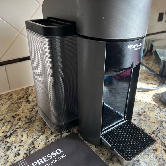 Nespresso virtuoline evoluo silver Coffee machine with instruction manual - Picture 2 of 4